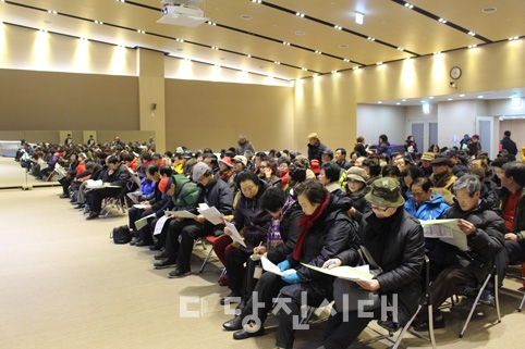 ▲ 당진시노인복지관이 2016년 1기 사회교육 프로그램 수강신청에 참여했다.