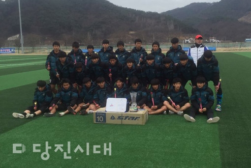 ▲ 신평고 축구부 준우승 기념 단체 사진