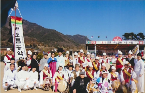▲ 기지시줄다리기 소속 해오름풍물단이 지난 2일 제1회 전국우수농악단 초청경연대회에 출전해 특별상을 수상했다.