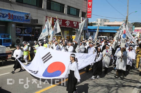 ▲ 제9회 면천공립보통학교 3?10학생독립만세운동 재현행사가 지난 10일 면천초등학교 일원에서 열렸다.