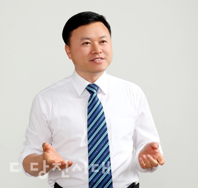 ▲ 이태용1963년 1월 17일 (53세)순성면 나산리 출생직업자영업 주요경력- 현 국민의당 충남도당 부위원장 - 전 당진상공인연합회 회장약력- 순성초(40회)- 면천중(31회)- 안양공고(29회) - 한서대학교 노인복지학과 졸업