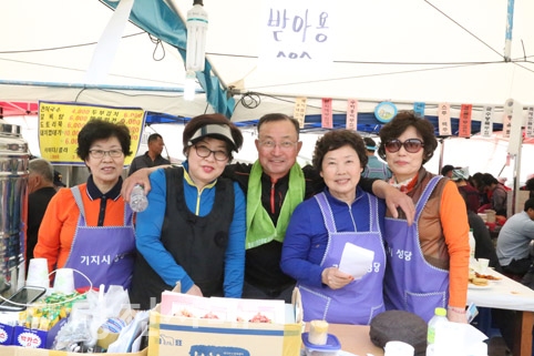 ▲ 2016 기지시줄다리기민속축제에 기지시성당이 참여해 먹거리 부스를 지난 7일부터 10일까지 운영했다.