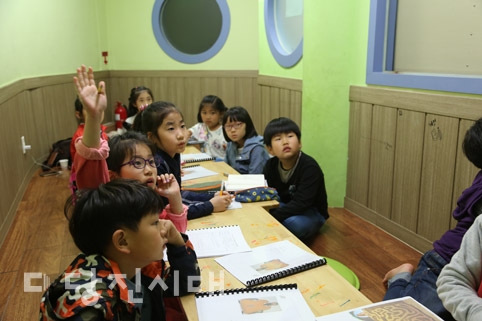 ▲ 원당꿈초롱도서관에서 역사인물 탐험대 강의가 지난 12일 실시됐다.