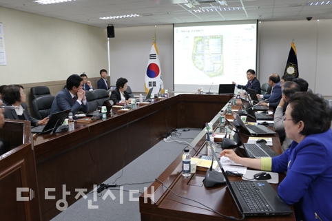 ▲ 당진시의회가 지난 4일 당진시 각 실과로부터 당면 업무를 보고받았다.
