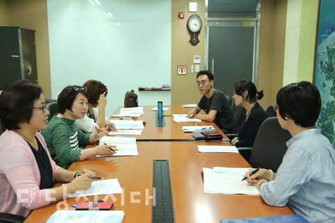 ▲ 당진시 정책개발을 위한 설문지 초안 작성 관련 회의가 지난 22일 실시됐다.