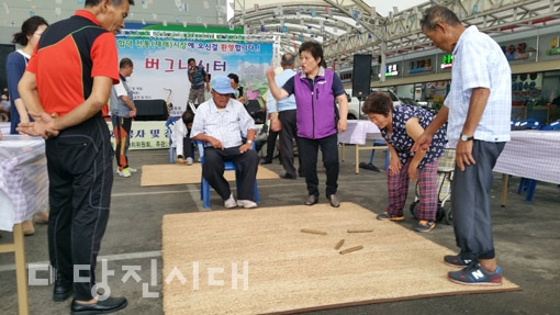 ▲ 버그내쉼터 행사가 지난 1일 합덕전통시장 내 주차장에서 열렸다.