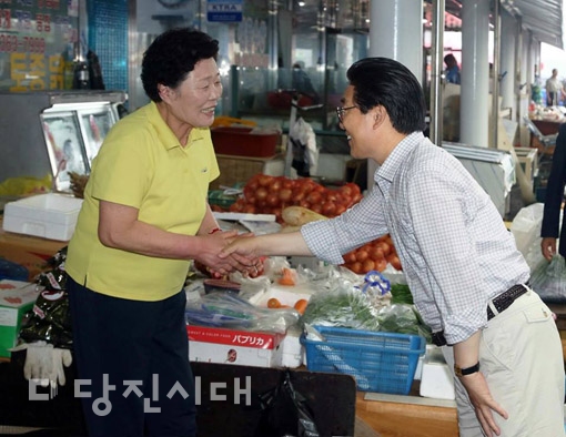 ▲ 김홍장 당진시장이 민선 6기 2년을 맞아 첫 공식일정으로 민생현장 5곳을 방문했다.