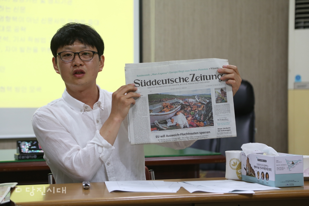 ▲ 당진시대 신문사 직원들을 대상으로한 사별연수에서 윤장렬 씨가 특강을 진행했다.