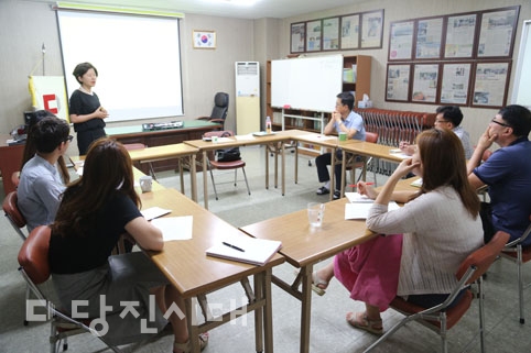 ▲ 당진시대 신문사가 당진시가족상담센터 신순옥 소장을 초청해 직장 내 성희롱 예방 및 성평등 보도를 위한 윤리교육을 실시했다.