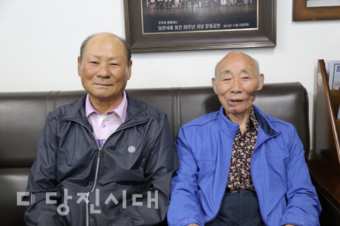 ▲ 실버몸짱대회 우승자 임백순(왼쪽) 씨와 아리랑봉사단 신태성(오른쪽) 단장