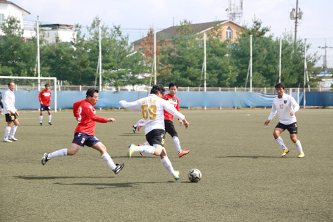 ▲ 지난 3일 충남 서부지역 5개 시·군 OB축구연합회장기 축구대회가 개최됐다.