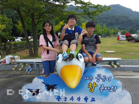 ▲ 공군참모총장배 SPACE CHALLENGE 2016 본선 대회에서 입선한 송악중 학생들
