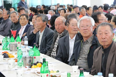 ▲ 신성대학교에서 어르신 경로잔치가 지난 24일 열렸다.