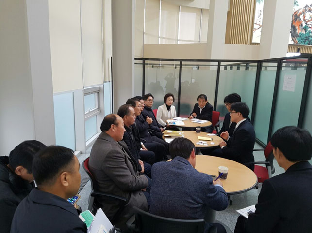 ▲ 당진시의회가 SK화력발전소 전원개발실시계획 승인과 관련해 산업통상자원부를 방문, 담당자와 면담했다.