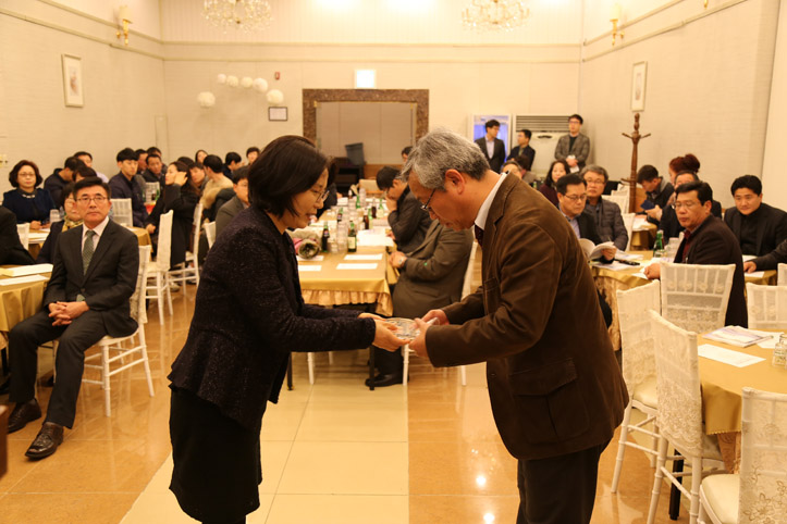 ▲ 당진지역사회연구소 소장 이취임식이 지난 22일 설악웨딩타운에서 열렸다.