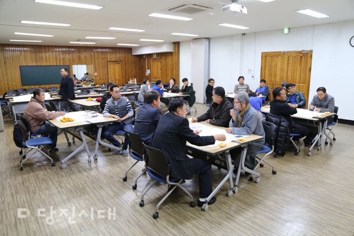 ▲ 박근혜정권퇴진 당진비상국민행동이 지난 20일 촛불집회를 마무리하며 평가회의를 개최했다.