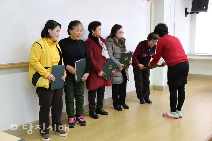 ▲ 해나루시민학교 2016년도 종업식 및 동지팥죽 나눔 행사가 지난 21일 열렸다.