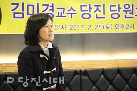 ▲ 국민의당 안철수 전 대표의 아내인 김미경 씨가 지난달 25일 당진을 방문해 당원들과 대화의 시간을 가졌다.