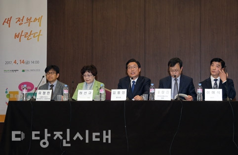 ▲ 김홍장 당진시장이 에너지정책 전환 토론회에 토론자로 나서 정부의 정책 전환의 필요성을 강조했다.