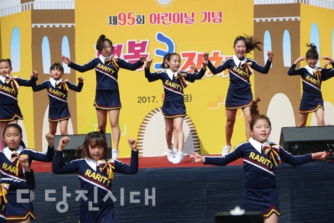 ▲ 당진시어린이집연합회가 지난 5일 어린이날을 맞아 행복 큰 잔치를 개최했다.