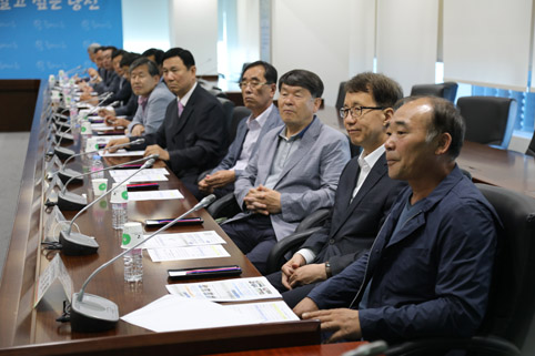 ▲ 당진지역 14개 읍·면·동 주민자치위원장과 읍·면·동장이 함께 하는 연석회의 기자 17일 당진시청 소회의실에서 열렸다.
