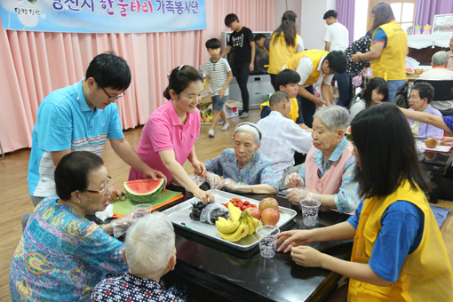 ▲ 한울타리 가족봉사단이 평안마을을 방문해 봉사활동을 진행했다.