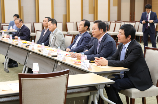 학교급식지원센터 직영화 농협 ‘발끈’