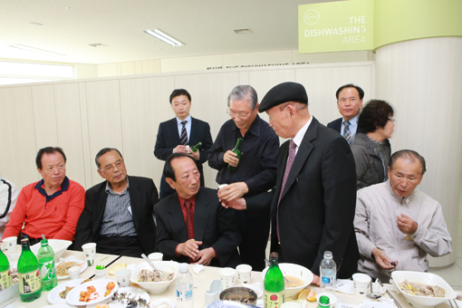 어르신 초청잔치 열어