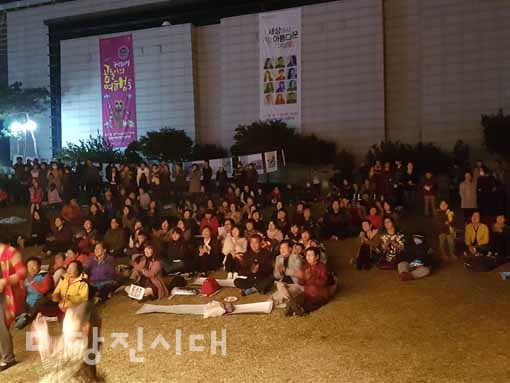 ▲ 당진1동 주민자치 찾아가는 음악회가 당진문예의전당 야외무대에서 열렸다.