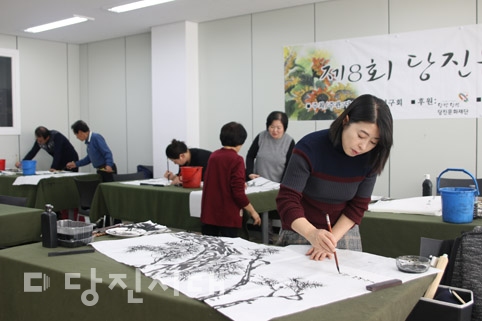 ▲ 당진문인화 휘호대회가 지난 11일 당진문화원에서 열렸다.