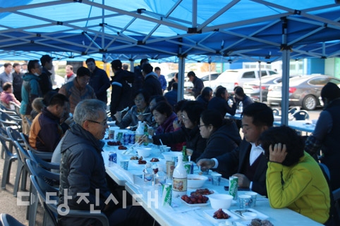 ▲ 대한한돈협회 당진시지부가 당진시농업기술센터 일원에서 한돈인 단합대회를 개최했다.