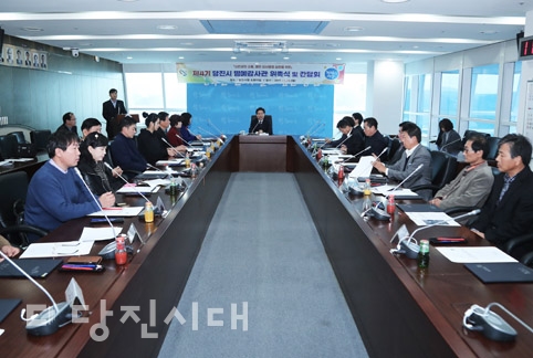 ▲ 제4기 당진시 명예감사관들이 지난 13일 위촉됐다.