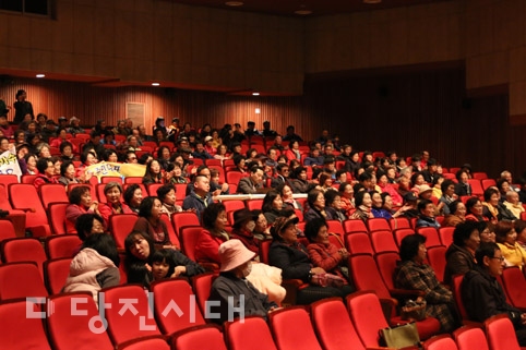 ▲ 당진1동 체육회가 제2회 당진1동 주민화합 노래·장기자랑 대회를 지난 11일 개최했다.