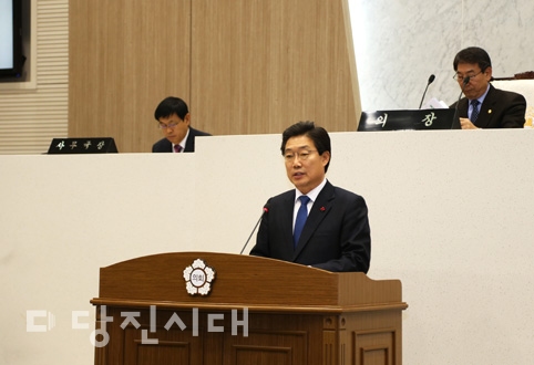▲ 김홍장 시장이 지난 12일 당진시의회 제3차 본회의에서 시정연설을 진행했다.