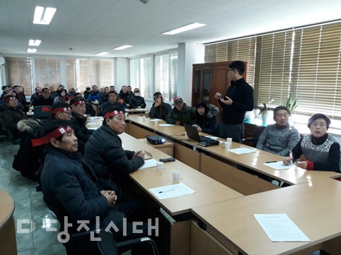▲ 리켐스 입주저지 범시민대책위원회가 지난 12일 리켐스 본사와 김홍장 당진시장과의 면담을 가졌다.