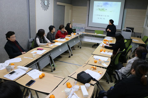 ▲ 당진시여성포럼이 ‘청소년, 성 평등 교육의 방향을 찾다’라는 주제로 간담회 및 교육을 실시했다.