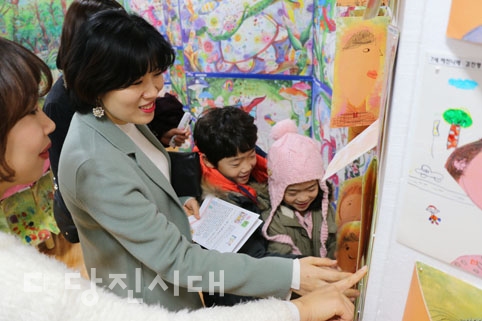 ▲ 민족사관어린이집에서 우리아이의 기질과 심리를 통한 스토리텔링 회화전시가 지난 16일부터 18일까지 열렸다.