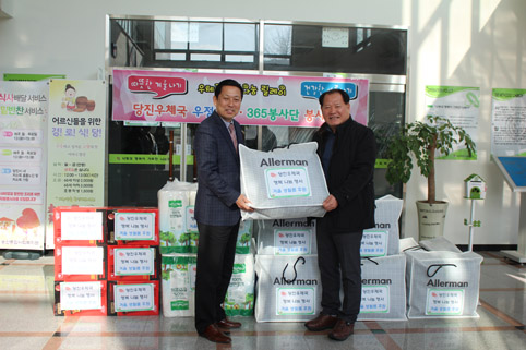 ▲ 당진우체국이 당진지역의 저소득층을 위한 일일산타 봉사를 지난달 26일 실시했다.