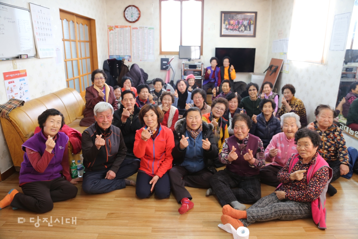 ▲ 지난 24일 고대면 진관2리 당미경로당 회원들이 지난해 결산총회를 진행했다.