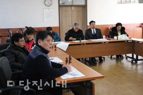 ▲ 지난 6일 정미면사무소에서 정미면 주민다목적회관에 대한 실시설계 용역 보고회 및 주민 설명회과 진행됐다.