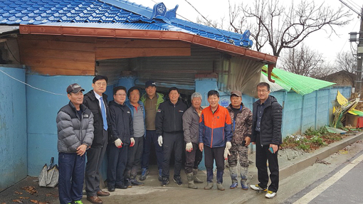 ▲ 지난 18일과 19일 순성면 이웃사랑나눔회가 저소득가정과 독거노인의 집을 방문해, 집수리 봉사활동을 진행했다.