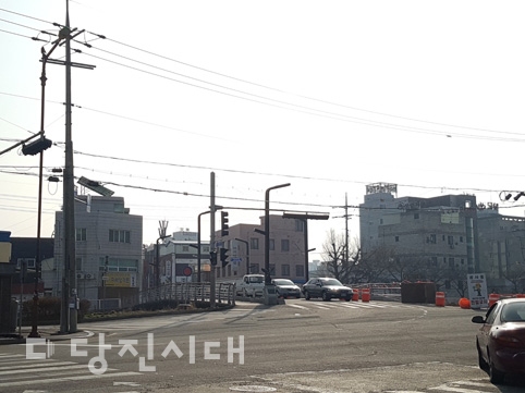 ▲ 가각정비공사를 진행 중인 당진1교