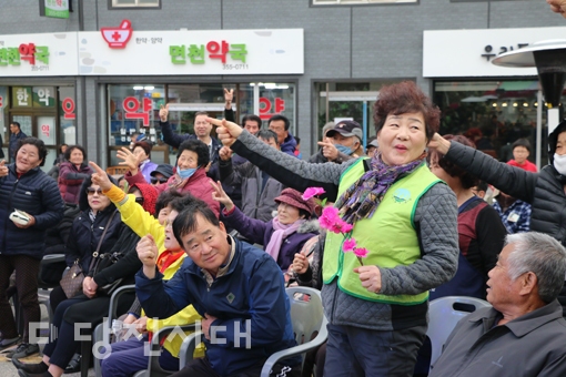 ▲ 면천진달래민속축제집행위원회가 주관한 제18회 면천진달래민속축제가 지난 7일에서 8일까지 열렸다.