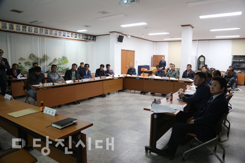 ▲ 지난 23일 석문면이장단협의회가 임시회를 진행했다.