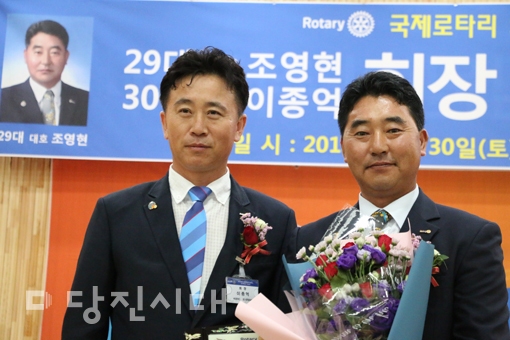 ▲ 이종억 회장 (왼쪽)