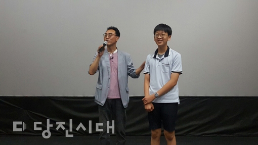 ▲ 합덕중학교에서 지난 16일 조이앤시네마에서 영화 <허스토리>를 관람하고 역사와 관련해 소통하는 토크쇼가 열렸다.