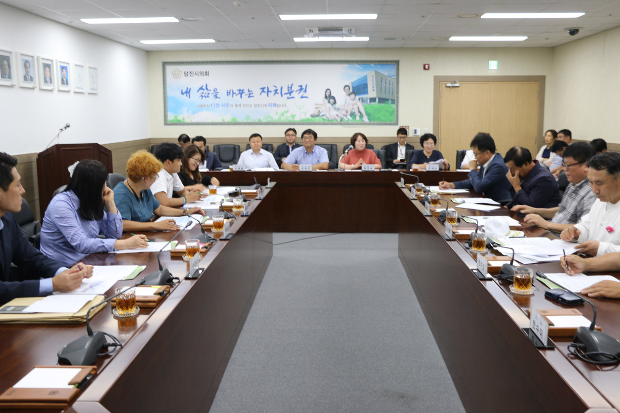 ▲ 당진시의회 총무위원회가 제2의 시민과의 간담회를 의회 대회의실에서 지난달 28일 개최했다.