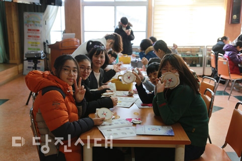 ▲ 지난 17일 조금초등학교에서 남상락 자수 태극기를 통한 지역의 독립만세운동 교육이 실시됐다.