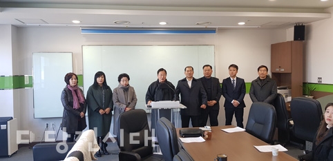 ▲ 김동완 전 국회의원이 지난 2일 당진시청 브리핑실에서 신년 기자회견을 열었다.