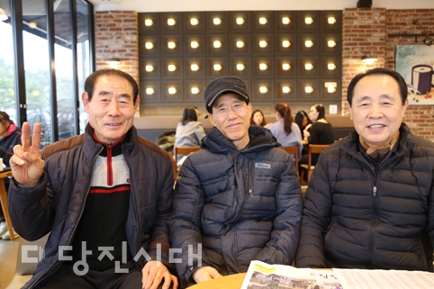 ▲ (왼쪽부터) 최종기 회장, 강순목 회원, 하헌완 직전회장